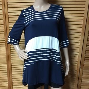 Women’s Navy white top rayon small oversize bottom blouse